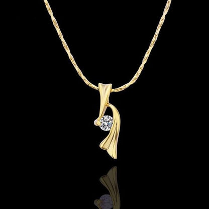 Yellow gold crystal pendant necklace, elegantly crafted for a sophisticated look.