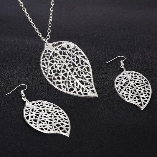 Beautiful sterling silver leaf necklace and earrings set, perfect for adding a touch of nature-inspired elegance to any outfit. Handcrafted and created with intricate attention to detail.